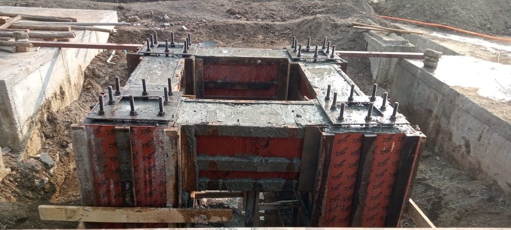 Concrete stack foundation pedestals with clusters of holding-down bolts and tie beams