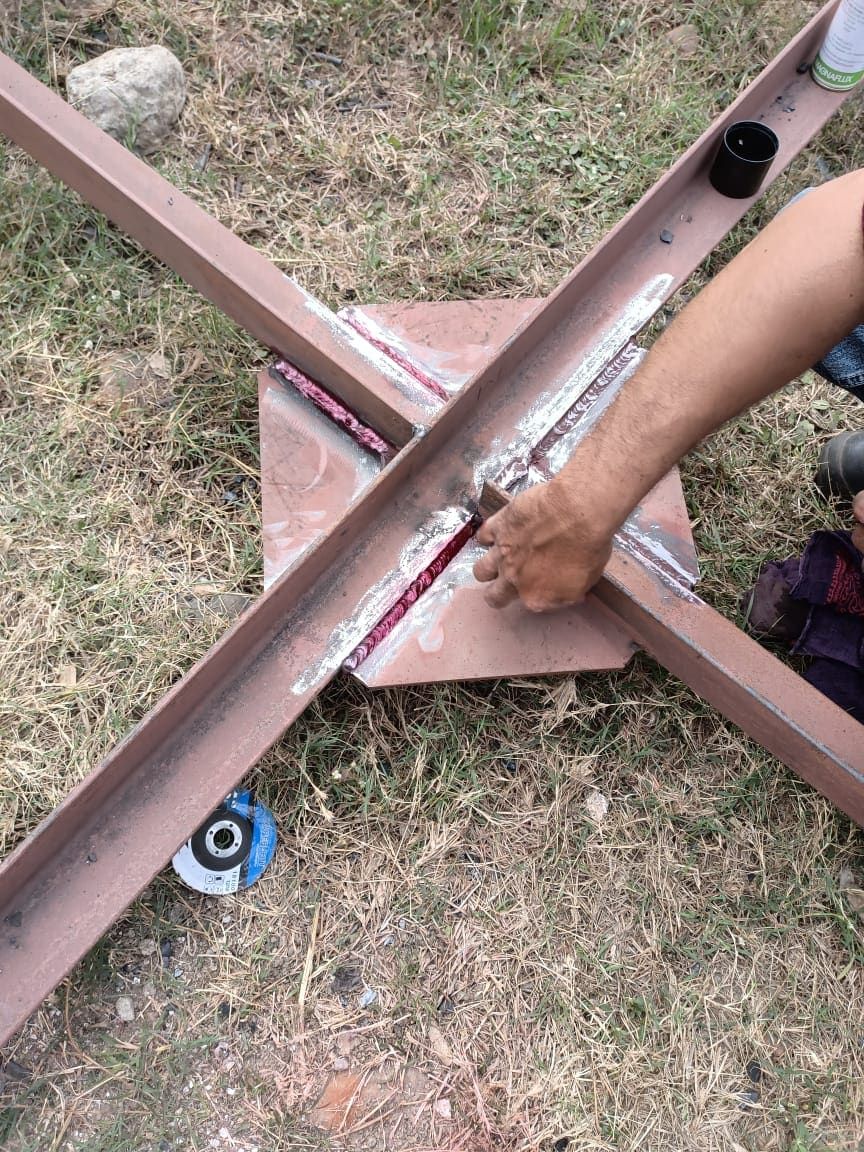 Dye-penetrant weld test on a lattice gusset joint